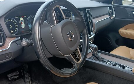 Volvo V60 Cross Country II, 2019 год, 2 430 000 рублей, 13 фотография