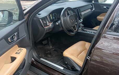 Volvo V60 Cross Country II, 2019 год, 2 430 000 рублей, 12 фотография