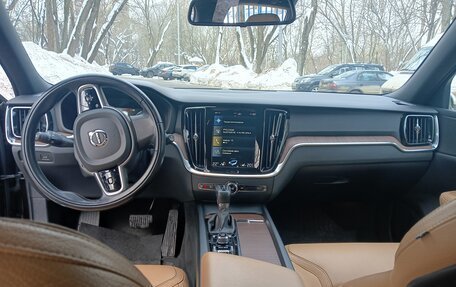 Volvo V60 Cross Country II, 2019 год, 2 430 000 рублей, 14 фотография