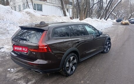Volvo V60 Cross Country II, 2019 год, 2 430 000 рублей, 8 фотография