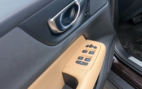 Volvo V60 Cross Country II, 2019 год, 2 430 000 рублей, 17 фотография