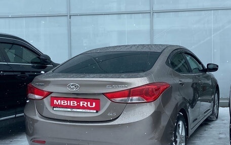 Hyundai Elantra V, 2013 год, 900 000 рублей, 2 фотография