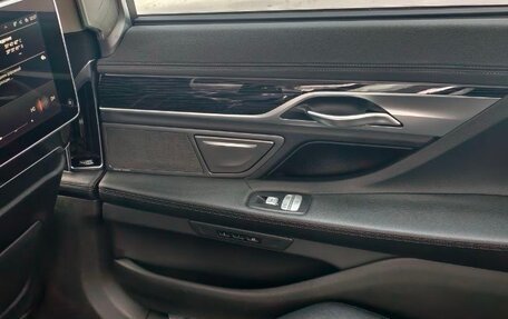 BMW 7 серия, 2019 год, 4 400 000 рублей, 17 фотография