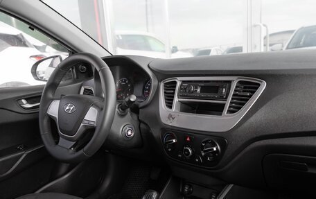 Hyundai Solaris II рестайлинг, 2019 год, 1 000 000 рублей, 10 фотография