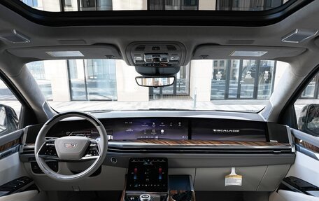 Cadillac Escalade V, 2024 год, 18 490 000 рублей, 2 фотография