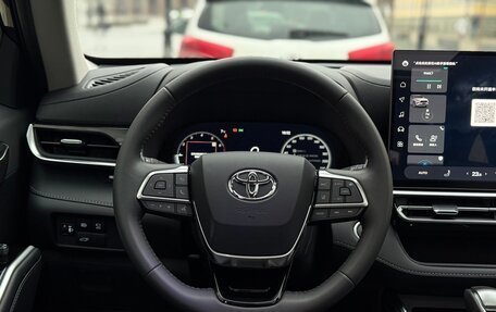 Toyota Highlander, 2025 год, 5 500 000 рублей, 28 фотография