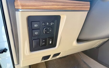 Toyota Land Cruiser Prado 150 рестайлинг 2, 2022 год, 7 000 000 рублей, 20 фотография