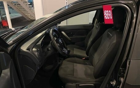 Renault Logan II, 2019 год, 900 000 рублей, 16 фотография