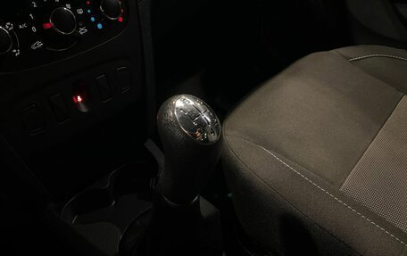 Renault Logan II, 2019 год, 900 000 рублей, 31 фотография