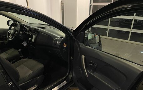 Renault Logan II, 2019 год, 900 000 рублей, 27 фотография