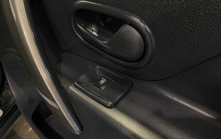 Renault Logan II, 2019 год, 900 000 рублей, 28 фотография