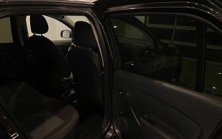 Renault Logan II, 2019 год, 900 000 рублей, 26 фотография