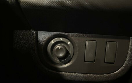 Renault Logan II, 2019 год, 900 000 рублей, 32 фотография