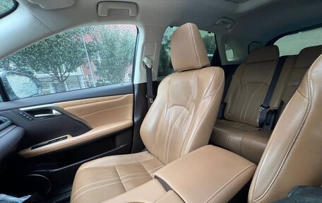 Lexus RX IV рестайлинг, 2018 год, 4 500 000 рублей, 6 фотография