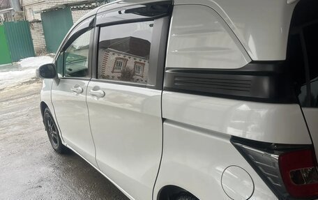 Honda Freed I, 2015 год, 1 190 000 рублей, 5 фотография