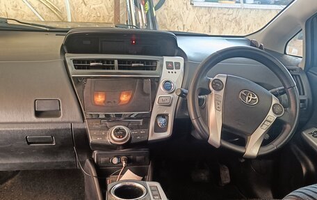 Toyota Prius Alpha I (ZVW40/41), 2015 год, 1 530 000 рублей, 12 фотография