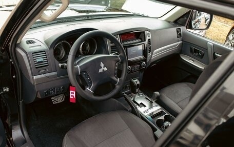 Mitsubishi Pajero IV, 2014 год, 2 195 000 рублей, 13 фотография