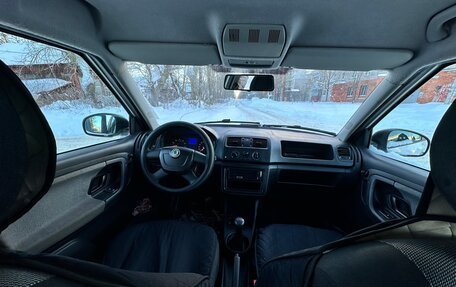 Skoda Fabia II, 2010 год, 290 000 рублей, 13 фотография