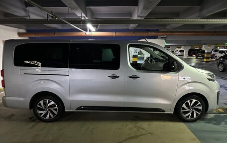 Peugeot Traveller I, 2018 год, 2 500 000 рублей, 8 фотография