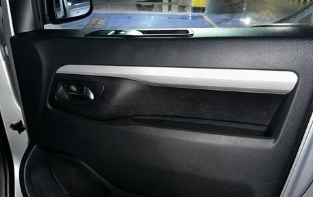 Peugeot Traveller I, 2018 год, 2 500 000 рублей, 21 фотография