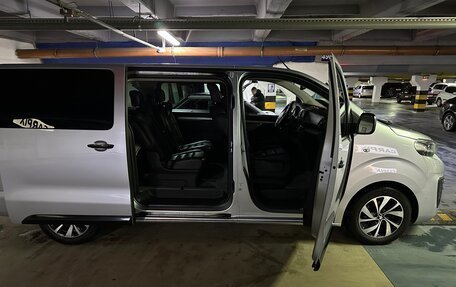 Peugeot Traveller I, 2018 год, 2 500 000 рублей, 23 фотография