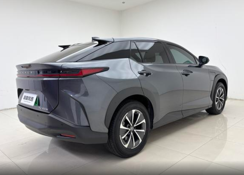 Lexus RC F I рестайлинг, 2024 год, 4 840 000 рублей, 4 фотография