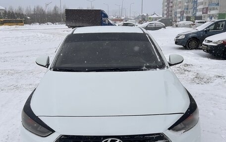 Hyundai Solaris II рестайлинг, 2018 год, 700 000 рублей, 1 фотография
