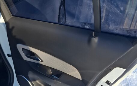 Chevrolet Cruze II, 2014 год, 950 000 рублей, 10 фотография