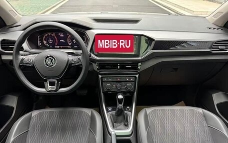 Volkswagen T-Cross I, 2022 год, 1 655 000 рублей, 13 фотография