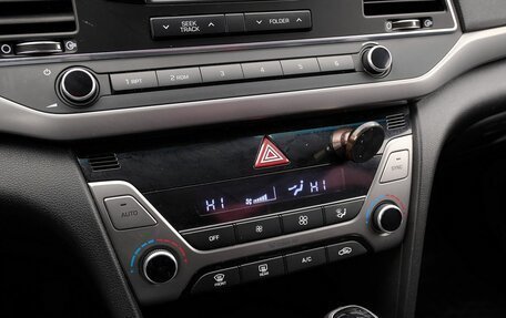 Hyundai Elantra VI рестайлинг, 2016 год, 1 118 000 рублей, 11 фотография