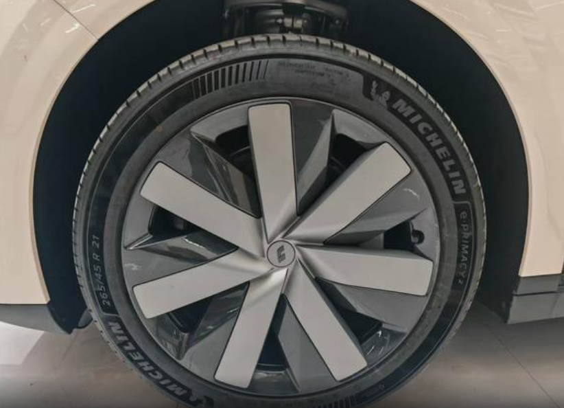 Li ONE, 2025 год, 8 620 000 рублей, 4 фотография