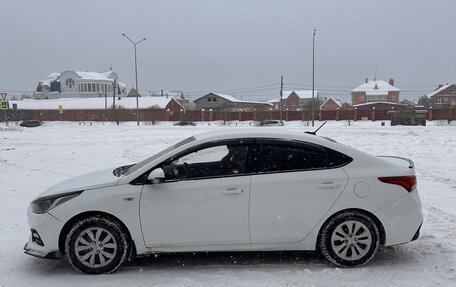 Hyundai Solaris II рестайлинг, 2018 год, 700 000 рублей, 3 фотография