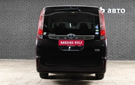 Toyota Noah III, 2017 год, 2 220 000 рублей, 5 фотография