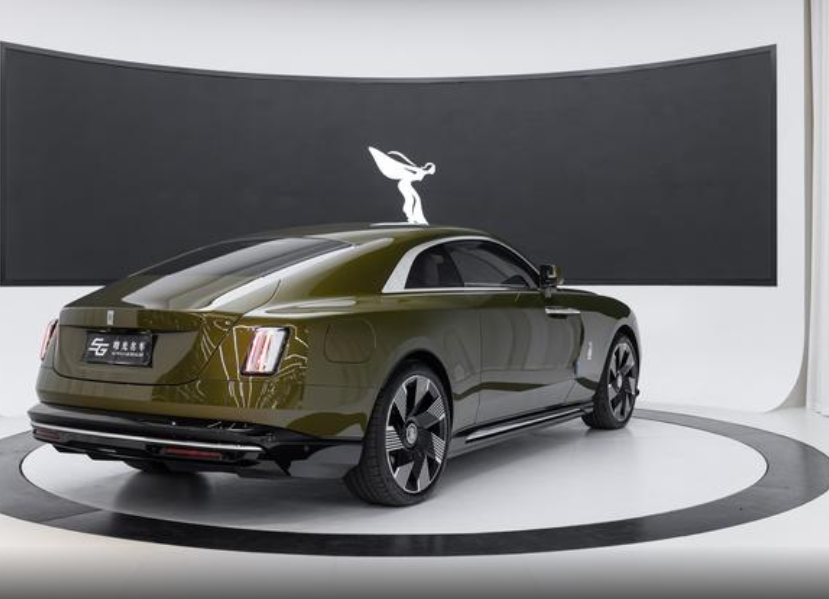 Rolls-Royce Cullinan, 2023 год, 73 545 000 рублей, 3 фотография