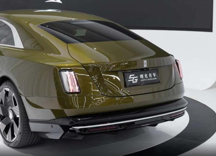 Rolls-Royce Cullinan, 2023 год, 73 545 000 рублей, 7 фотография