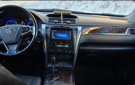 Toyota Camry, 2015 год, 2 650 000 рублей, 10 фотография