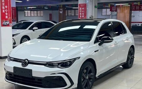 Volkswagen Golf VIII, 2022 год, 2 050 000 рублей, 1 фотография