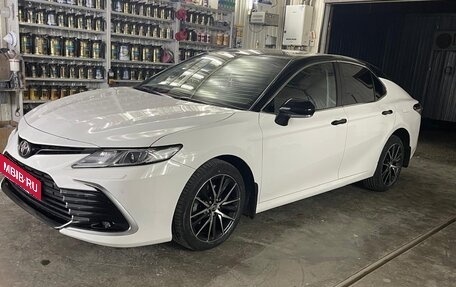 Toyota Camry, 2021 год, 2 350 000 рублей, 2 фотография