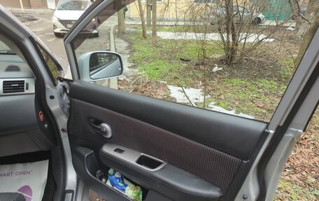 Nissan Tiida, 2010 год, 750 000 рублей, 11 фотография