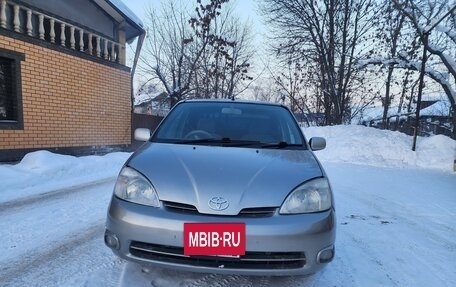 Toyota Prius IV XW50, 2001 год, 330 000 рублей, 2 фотография