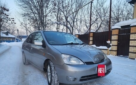 Toyota Prius IV XW50, 2001 год, 330 000 рублей, 3 фотография