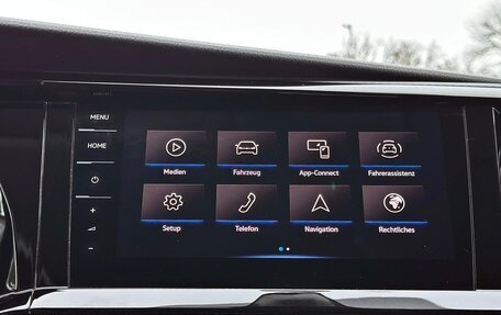 Volkswagen Multivan T6 рестайлинг, 2021 год, 4 000 000 рублей, 10 фотография