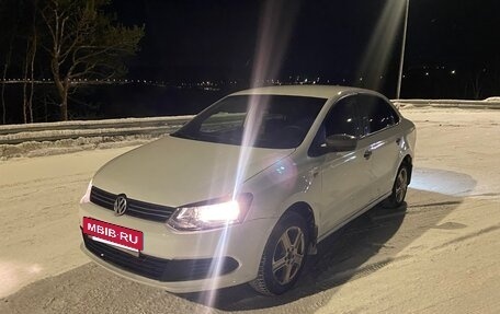 Volkswagen Polo VI (EU Market), 2011 год, 380 000 рублей, 2 фотография