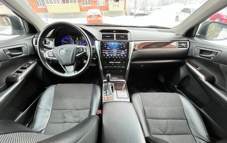 Toyota Camry, 2017 год, 2 300 000 рублей, 9 фотография