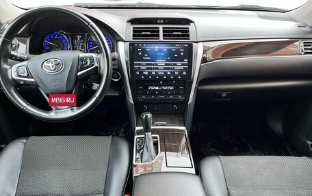 Toyota Camry, 2017 год, 2 300 000 рублей, 10 фотография