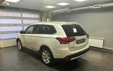 Mitsubishi Outlander III рестайлинг 3, 2016 год, 1 900 000 рублей, 6 фотография
