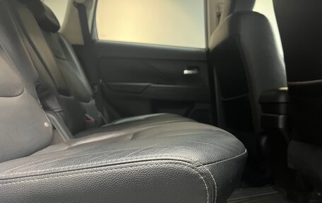 Mitsubishi Outlander III рестайлинг 3, 2016 год, 1 900 000 рублей, 10 фотография