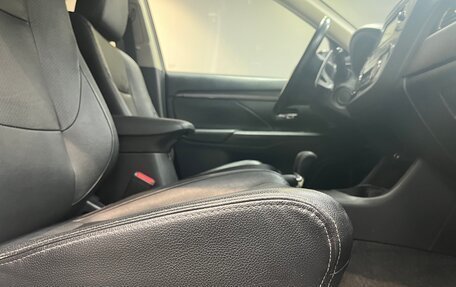 Mitsubishi Outlander III рестайлинг 3, 2016 год, 1 900 000 рублей, 9 фотография