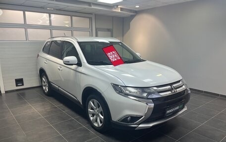 Mitsubishi Outlander III рестайлинг 3, 2016 год, 1 900 000 рублей, 3 фотография