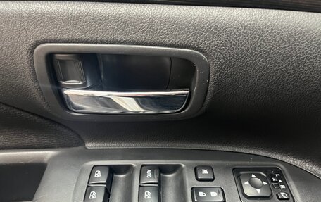 Mitsubishi Outlander III рестайлинг 3, 2016 год, 1 900 000 рублей, 14 фотография